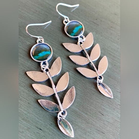 Boho Retro Leaf Dangle Drop  Earrings With Pine Stone - Picture 1 of 12